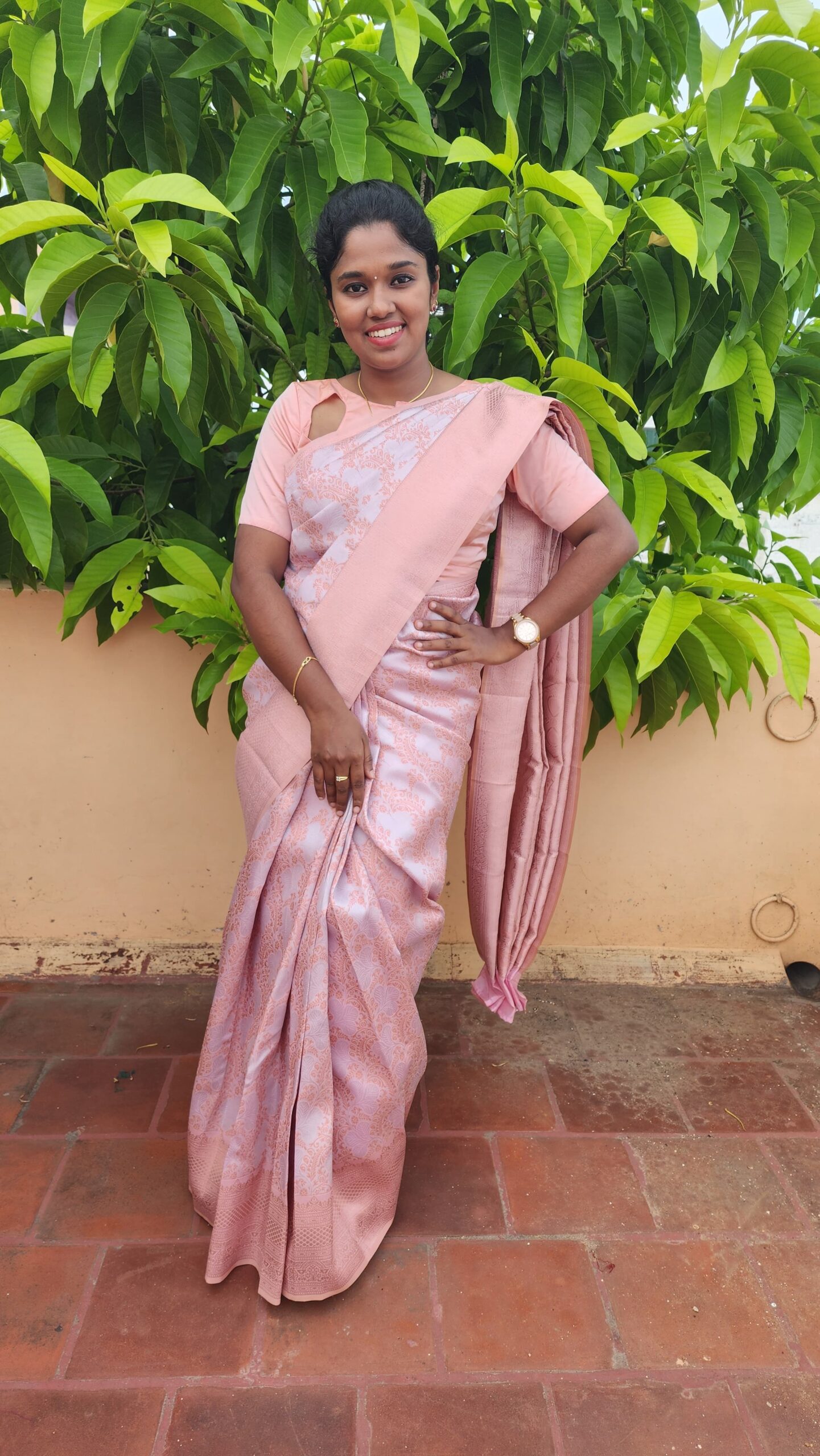 1000018299-scaled-2.jpg Ahilya - Rose gold - Image 1