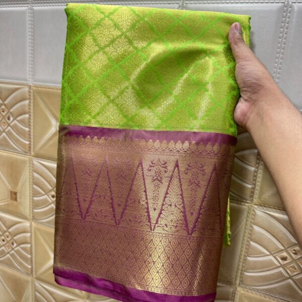 Sukhi (saree) - Parrot green and pink