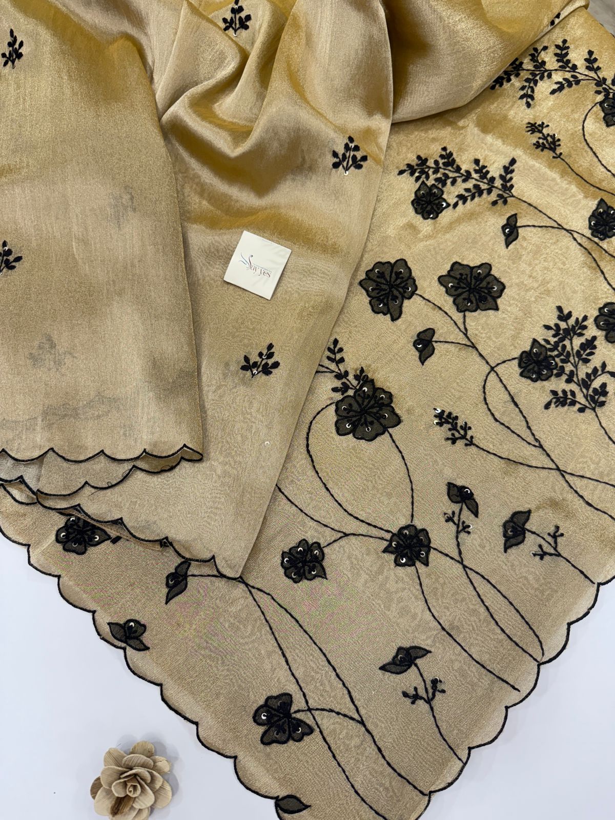 IMG-20250829-WA0022 Iris (Metallic tissue silk) - Antique gold - Image 1